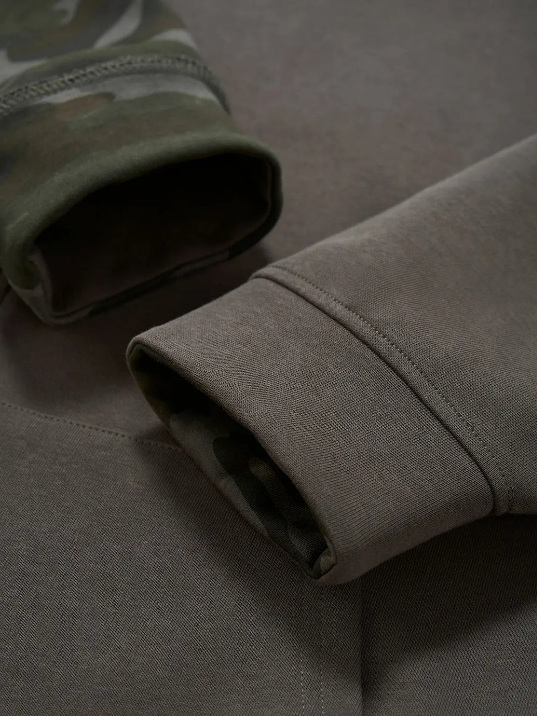 DCRB Reversible Camo Zipper